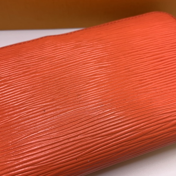 Louis Vuitton Long Zippy Wallet Epi Leather - Picture 13 of 17